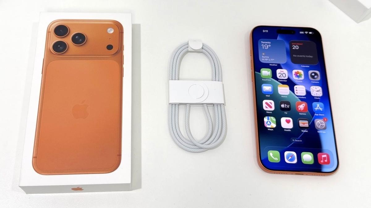 iPhone 17 Pro Max 256GB Unlocked – Like New | Cosmic Orange, photo 4 of 4