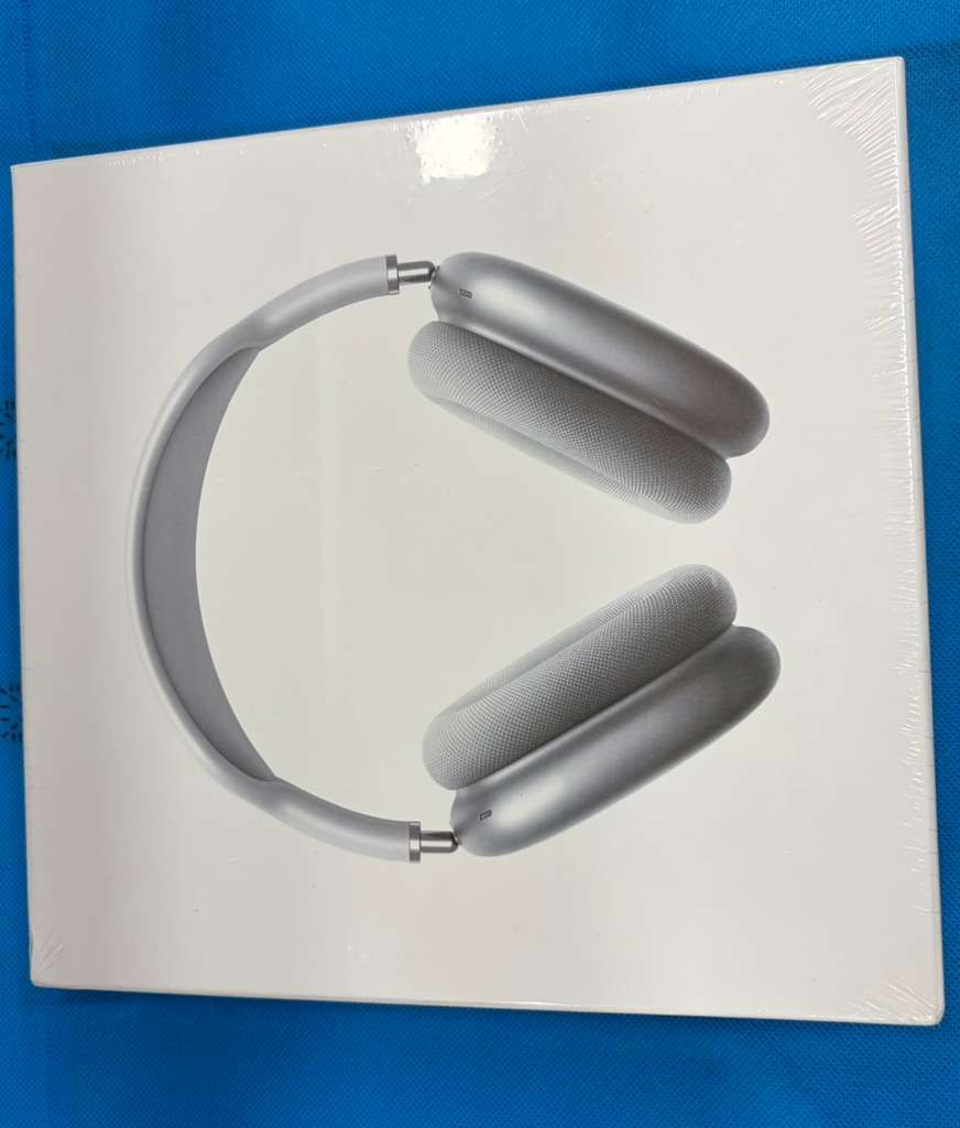 Over-Ear Headphones (White/Silver, Noise Cancelling Style)