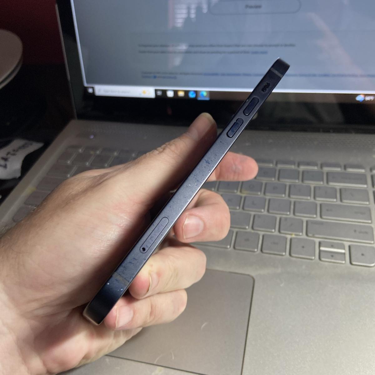 iPhone 12 64GB – Unlocked, Good Condition, 100% Original Parts (Not Refurbished). Comes with 90 Days Warranty. Fully tested and ready to use., photo 4 of 5
