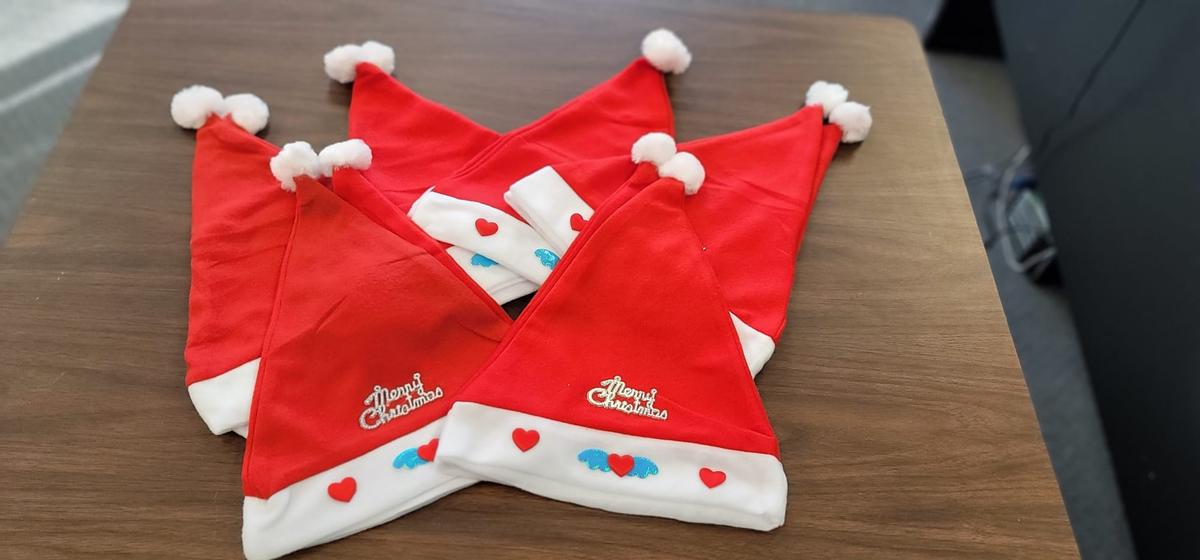 Holiday Flashing Santa Hat, photo 2 of 2