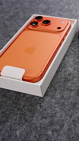iPhone 17 Pro Max 256GB Unlocked – Like New | Cosmic Orange, photo 3 of 4