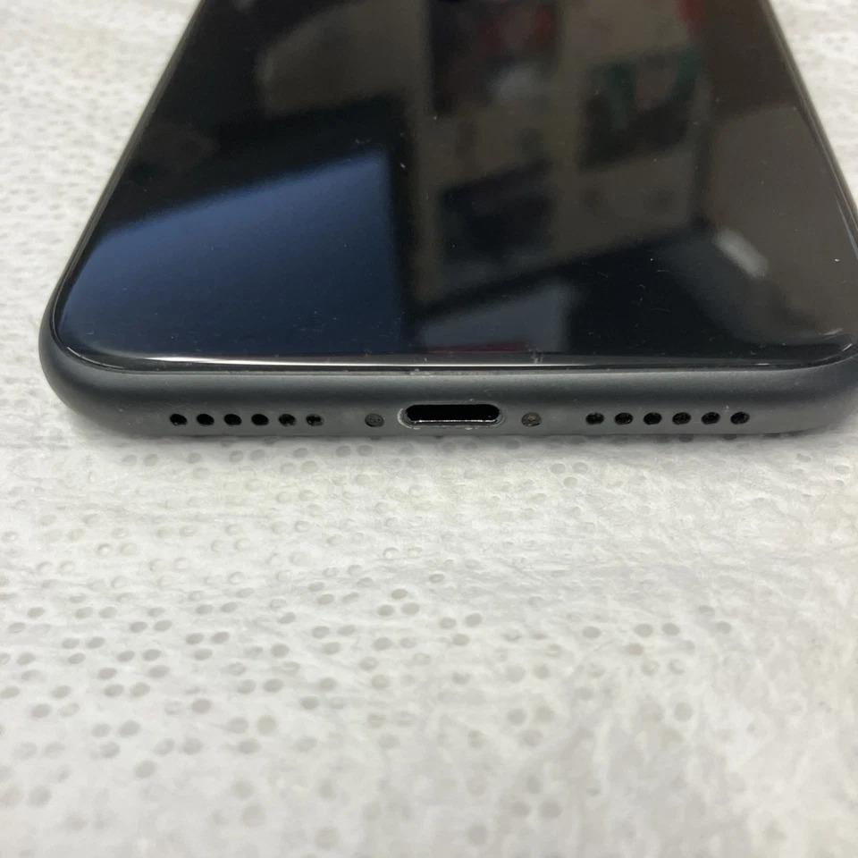 iPhone 11 64GB – Unlocked, Good Condition, Original Parts (Not Refurbished). Works with any carrier. Backed by a 90-Day Warranty., photo 3 of 4