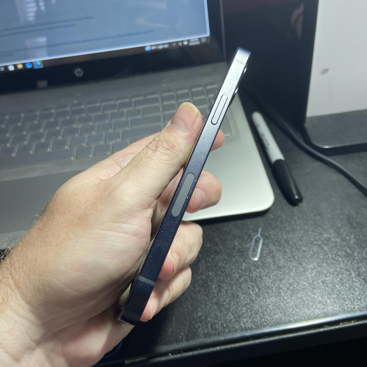 iPhone 12 64GB – Unlocked, Good Condition, 100% Original Parts (Not Refurbished). Comes with 90 Days Warranty. Fully tested and ready to use., photo 2 of 5