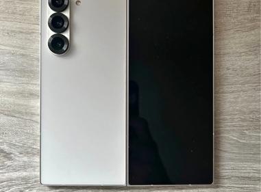 Samsung Galaxy Z Fold 6 512GB Unlocked – Excellent Condition - Under Warranty  product
