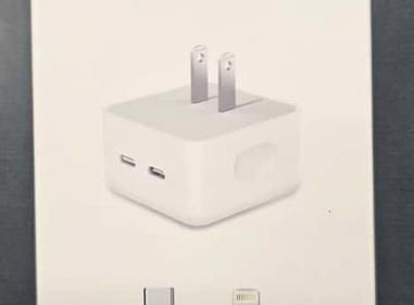 35W Dual USB-C Power Adapter and USB-C to Lightning Cable Set product