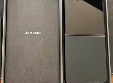 Samsung Galaxy Z Flip 7 512GB – Unlocked Like Brand New | 6 Months Warranty product