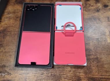 Samsung Galaxy Z Flip 7 256GB Unlocked (RED) – Like New  product