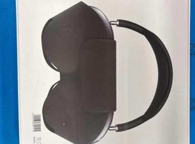 Black over-ear headphones packaged in a white box. Features a black mesh headband and rotating earcups with a protective case design. Compatible with iPhone and Samsung devices. product